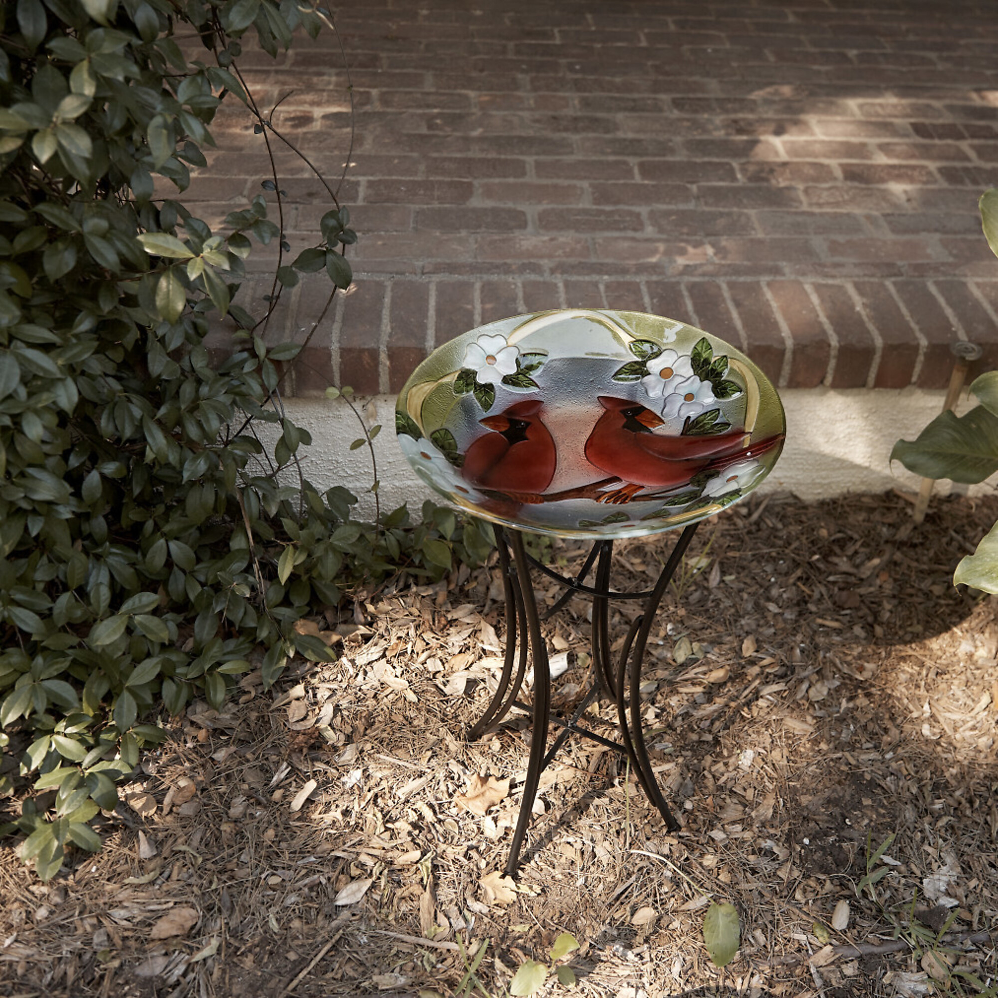 Alpine Corporation, 18in. Glass Birdbath with Red Bird Painted Finish, Model# KPP608T-18